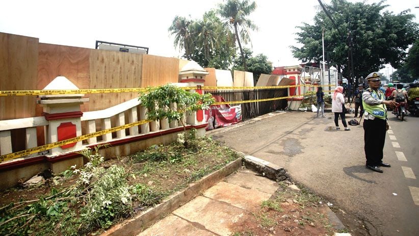 Pascaperusakan, Polsek Ciracas Dipasang Garis Polisi - Bagian 1