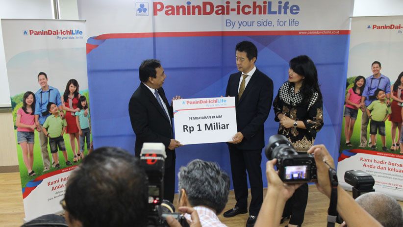 Panin Dai-ichi Life Bayarkan Klaim Nasabah Panin Bank Senilai Rp1 Miliar - Bagian 4