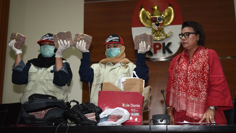 KPK Sita Barang Bukti Uang Rp1,5 M Hasil OTT Bupati Cianjur