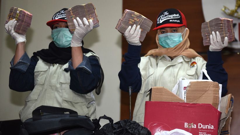 KPK Sita Barang Bukti Uang Rp1,5 M Hasil OTT Bupati Cianjur