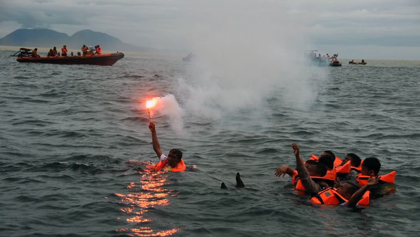 Basarnas Gelar Simulasi Penyelamatan Korban Kebakaran Kapal Laut