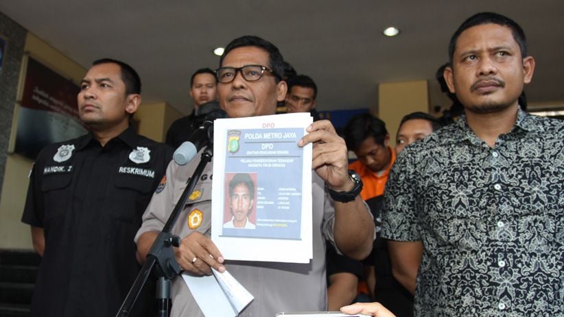Polisi Sebar Foto DPO Kasus Pengeroyokan Anggota TNI di Ciracas - Bagian 2