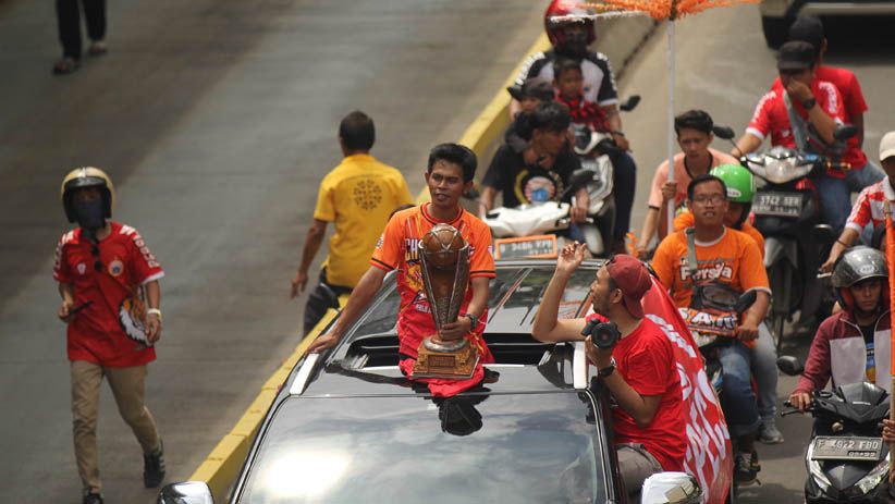 Pawai Kemenangan Persija bersama Ribuan Jakmania Menuju Balai Kota - Bagian 3