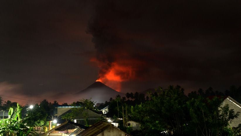 Hembusan Awan Panas Gunung Soputan Setinggi 1.500 Meter