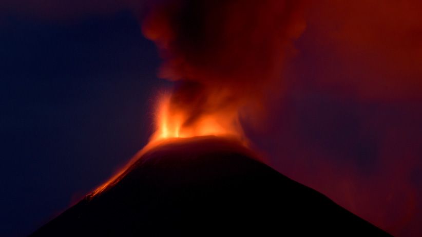 Hembusan Awan Panas Gunung Soputan Setinggi 1.500 Meter - Bagian 2