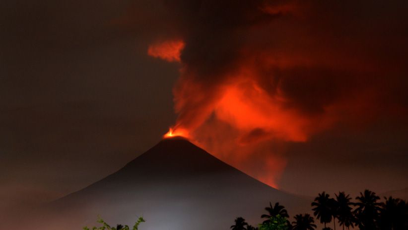 Hembusan Awan Panas Gunung Soputan Setinggi 1.500 Meter