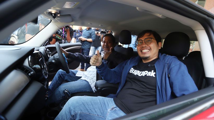 Gaya Dedi, Driver Ojek Online Beli Mini Cooper Seharga Rp12.000 - Bagian 6
