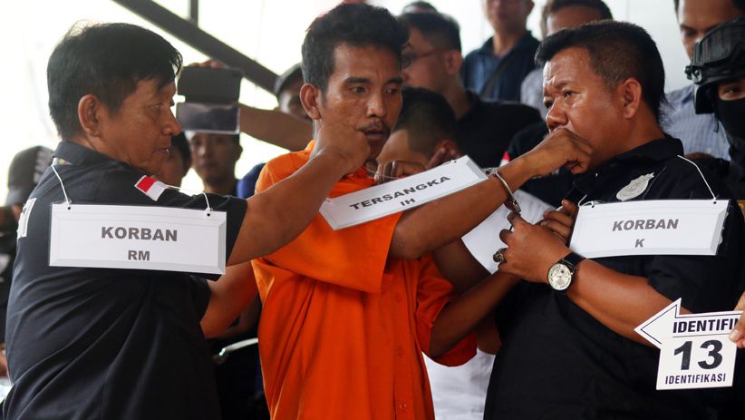 5 Tersangka Peragakan 20 Adegan Reka Ulang Pengeroyokan Anggota TNI - Bagian 2