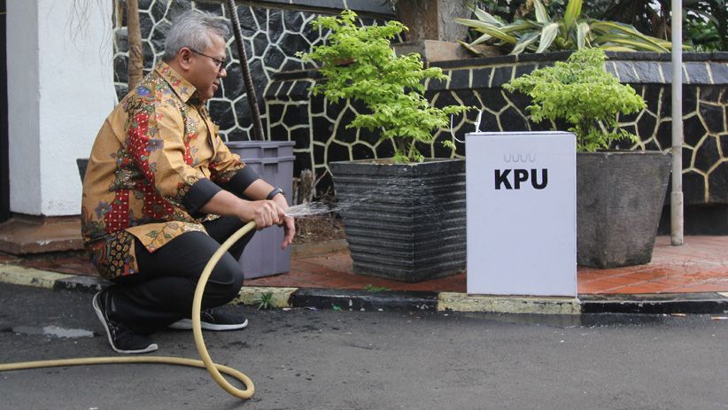 Uji Kekuatan dan Keamanan, Kotak Suara Pemilu dari Kardus Disiram Air - Bagian 1