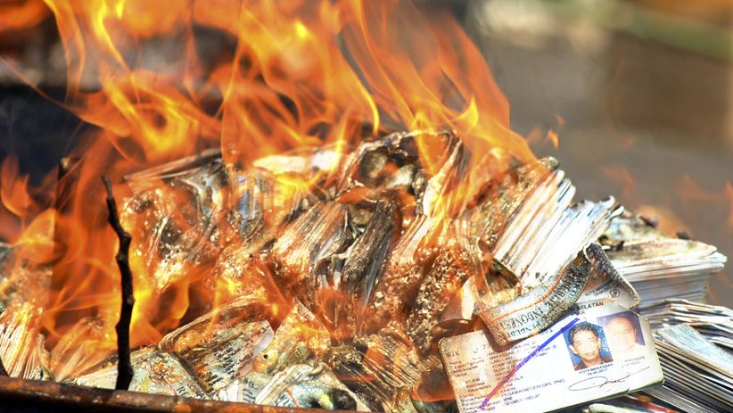 Kemendagri Musnahkan 1,3 Juta E-KTP Rusak - Bagian 3