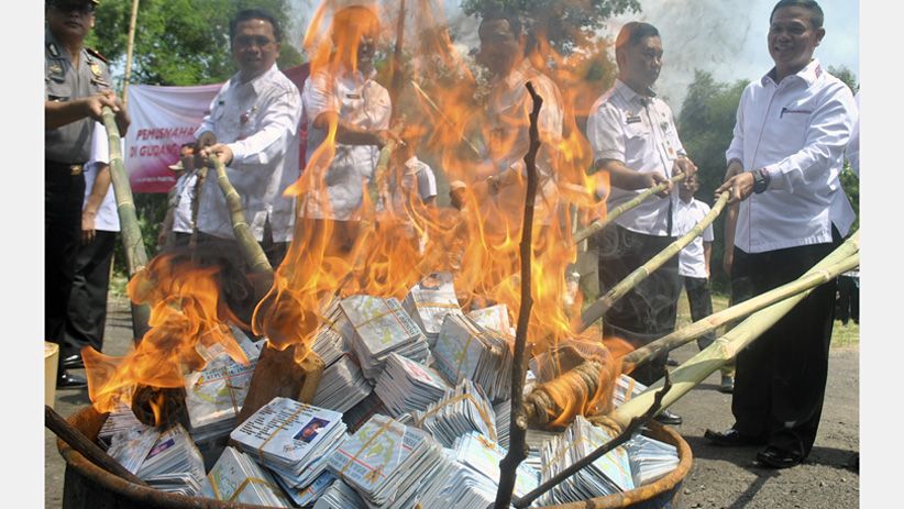 Kemendagri Musnahkan 1,3 Juta E-KTP Rusak - Bagian 2