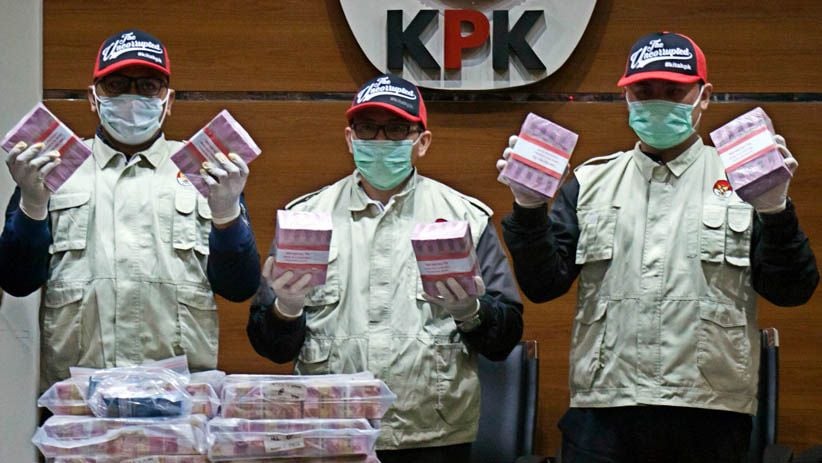 KPK Pamer Uang Rp7,3 Miliar Hasil OTT Pejabat Kemenpora - Bagian 2