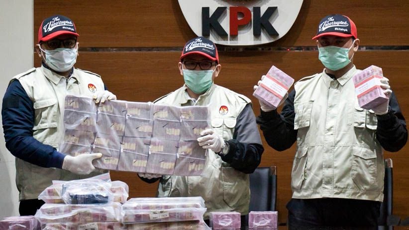 KPK Pamer Uang Rp7,3 Miliar Hasil OTT Pejabat Kemenpora - Bagian 1