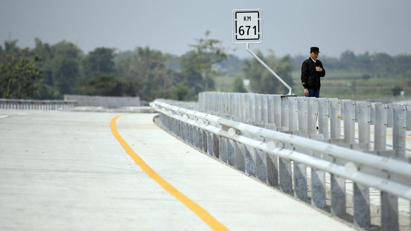 Presiden Jokowi Resmikan Tujuh Ruas Jalan Tol Trans Jawa - Bagian 3