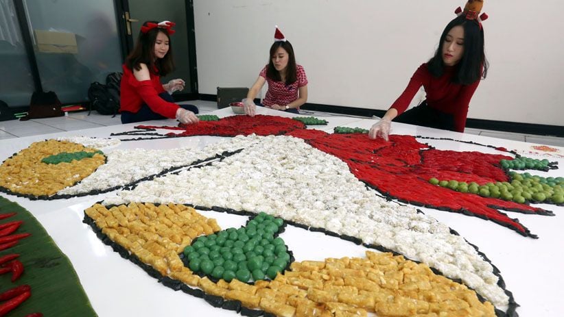 Unik, Lonceng Natal Terbuat dari Kue Tradisional Karya Mahasiswa Ubaya