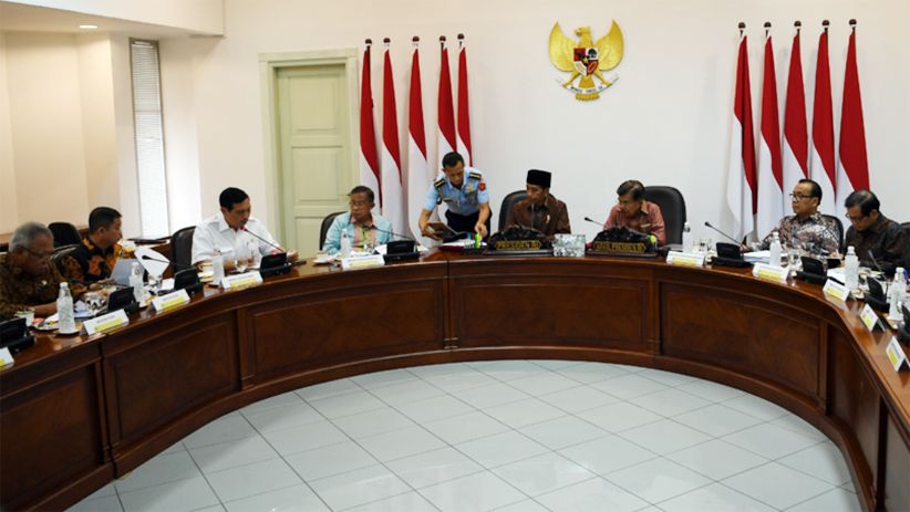 Presiden Jokowi Pimpin Rapat Terbatas Persiapan Natal dan Tahun Baru - Bagian 2