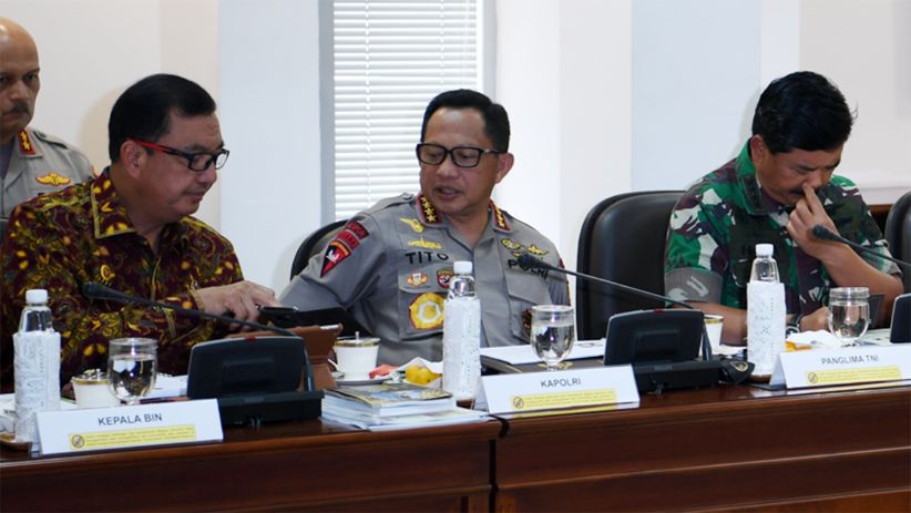 Presiden Jokowi Pimpin Rapat Terbatas Persiapan Natal dan Tahun Baru - Bagian 3