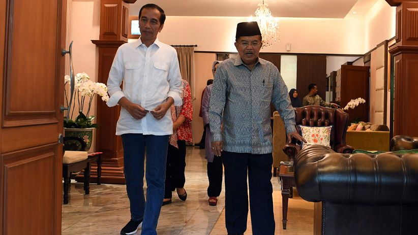 Aksi Jokowi Nge-vlog Bareng Warga Makassar