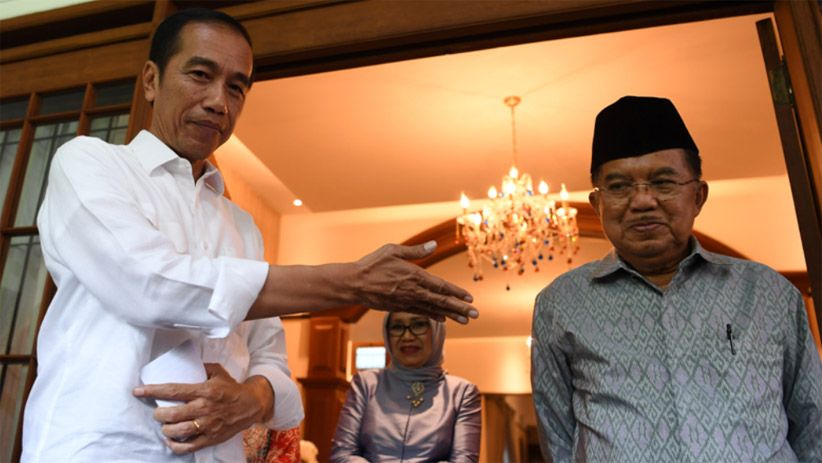 Aksi Jokowi Nge-vlog Bareng Warga Makassar