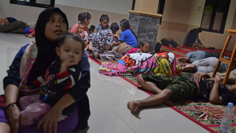 Gelombang Tinggi di Pesisir Selat Sunda, Ribuan Warga Mengungsi - Bagian 2