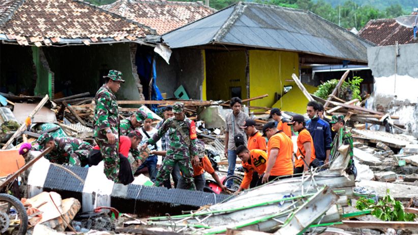 Tim SAR Gabungan Cari Korban Tsunami Lampung di Reruntuhan Bangunan