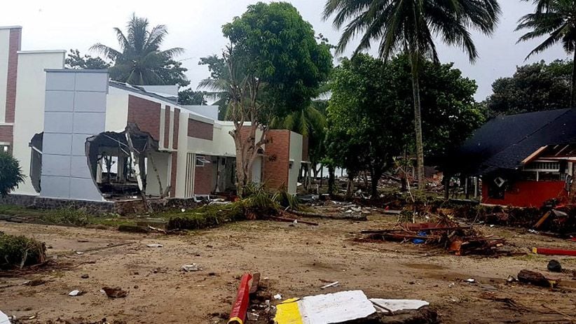 Vila-vila di Pantai Carita Hancur Dihantam Tsunami, Begini Suasananya