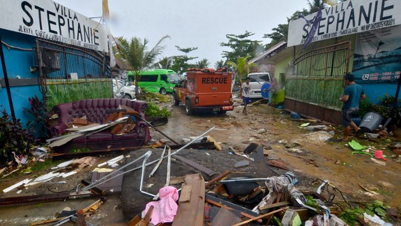 Vila-vila di Pantai Carita Hancur Dihantam Tsunami, Begini Suasananya - Bagian 2