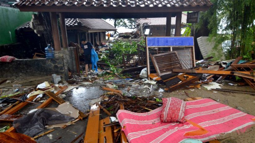 Vila-vila di Pantai Carita Hancur Dihantam Tsunami, Begini Suasananya