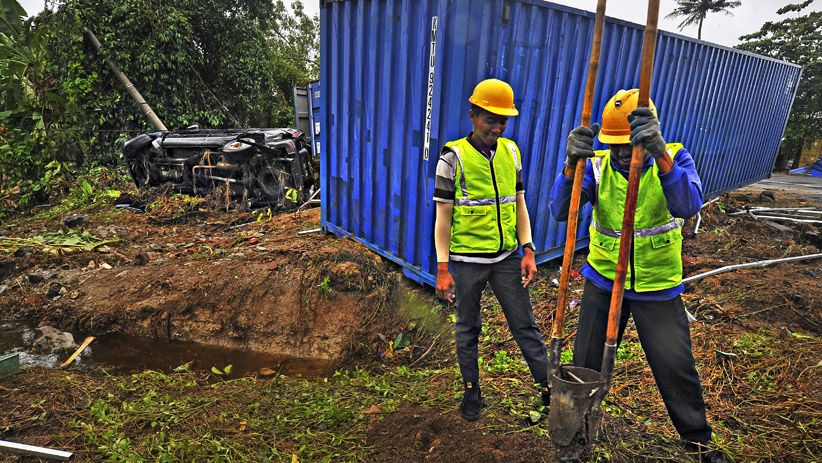 PLN Perbaiki Jaringan Listrik Pasca-Tsunami di Pandeglang  - Bagian 2