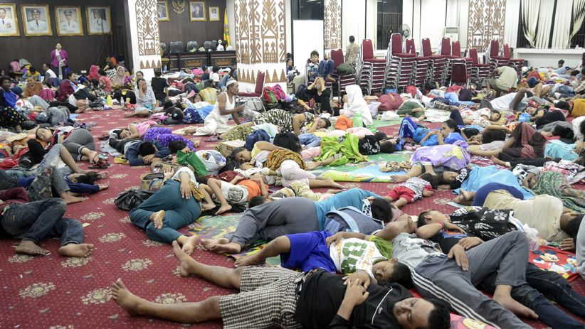 Trauma Tsunami, Warga Pesisir Mengungsi di Kantor Gubernur Lampung