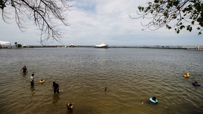 Libur Natal, Wisata Pantai Ancol Sepi Pengunjung - Bagian 2