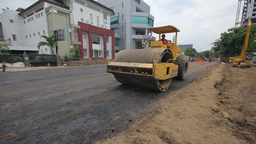 Jalan Raya Gubeng Siap Diaspal Pascaambles 
