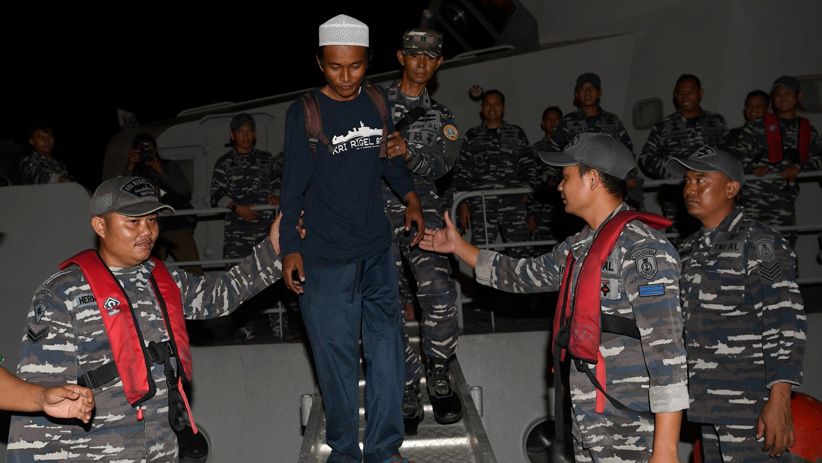 Terdampar 7 Hari akibat Tsunami Selat Sunda, Nelayan Dievakuasi TNI AL - Bagian 1