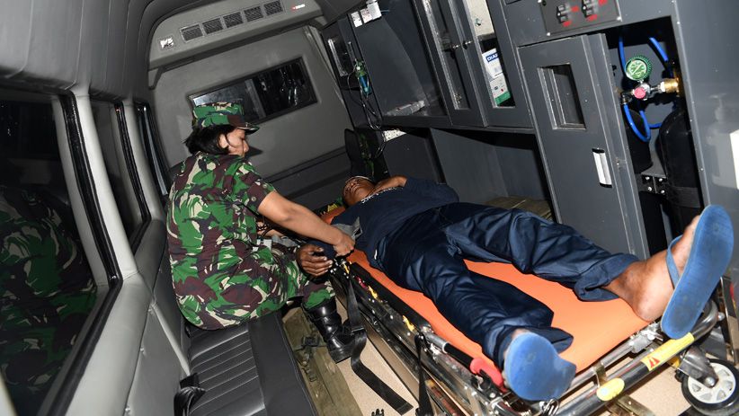 Terdampar 7 Hari akibat Tsunami Selat Sunda, Nelayan Dievakuasi TNI AL - Bagian 4