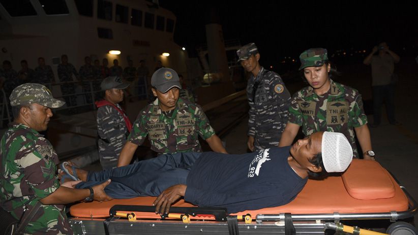 Terdampar 7 Hari akibat Tsunami Selat Sunda, Nelayan Dievakuasi TNI AL - Bagian 3