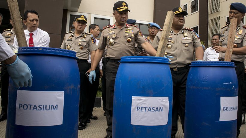 Polda Jabar Sita 23 Juta Petasan Ilegal untuk Perayaan Malam Tahun Baru - Bagian 1