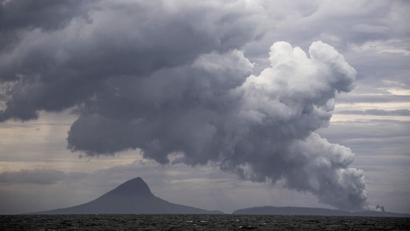Melihat Erupsi Gunung Anak Krakatau dari KRI Torani 860 - Bagian 2