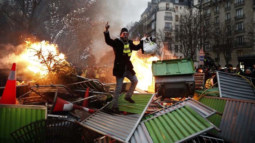 Protes Belum Berakhir, Massa Rompi Kuning Bentrok dengan Polisi Prancis - Bagian 1