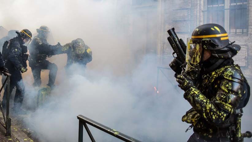 Protes Belum Berakhir, Massa Rompi Kuning Bentrok dengan Polisi Prancis - Bagian 2