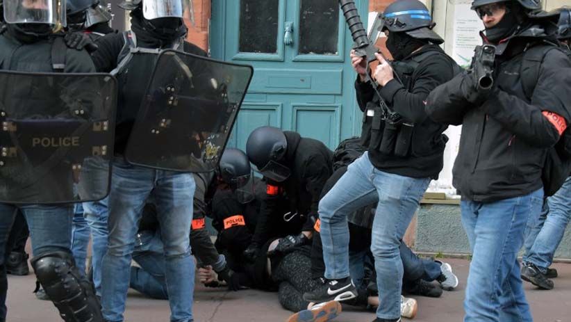 Protes Belum Berakhir, Massa Rompi Kuning Bentrok dengan Polisi Prancis - Bagian 6