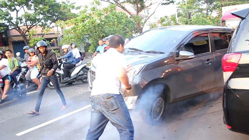 Aksi Dramatis Penangkapan Terpidana Korupsi Wisnu Wardhana di Surabaya - Bagian 2