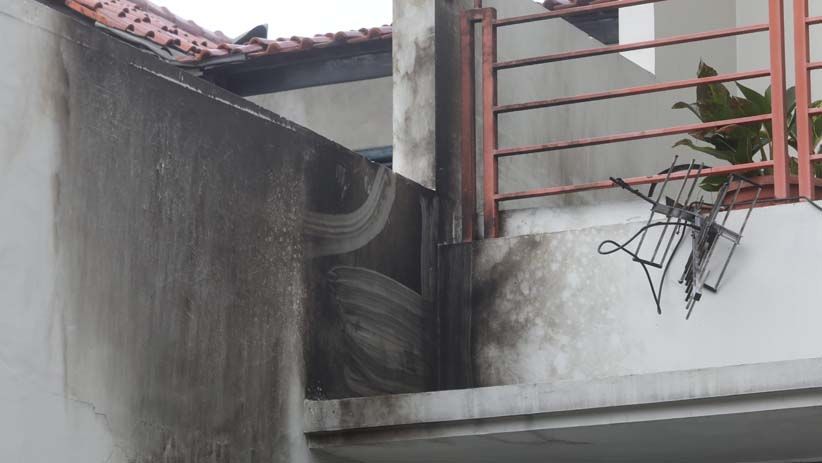 Kondisi Rumah Wakil Ketua KPK setelah Dilempar Bom Molotov - Bagian 4