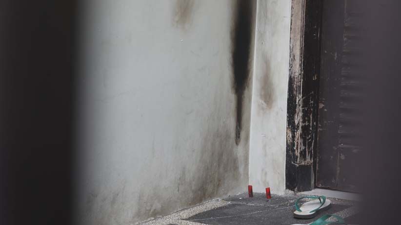 Kondisi Rumah Wakil Ketua KPK setelah Dilempar Bom Molotov - Bagian 5