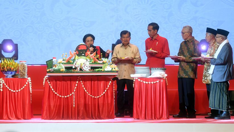 Pakai Kemeja Merah, Presiden Jokowi Hadiri HUT ke-46 PDIP - Bagian 1