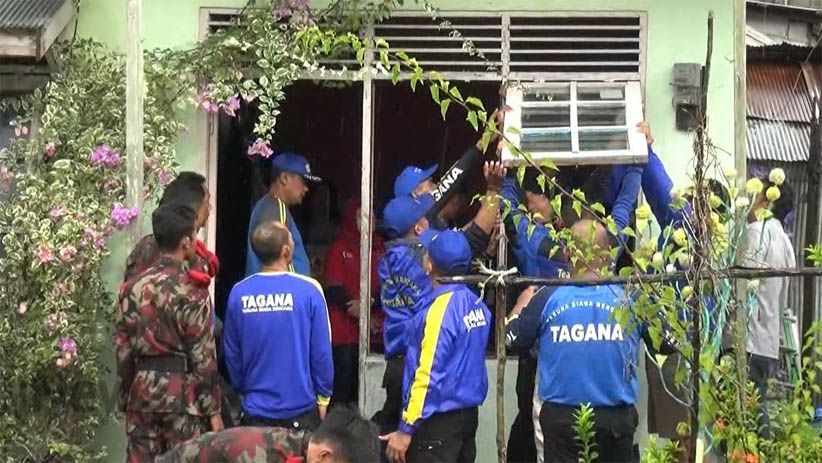 Jebol Jendela Rumah, Begini Proses Evakuasi Perempuan Berbobot 350 Kg