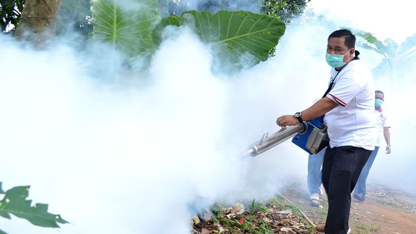 Cegah DBD, Caleg Partai Perindo Dapil Jabar V Fogging Desa Tajurhalang
