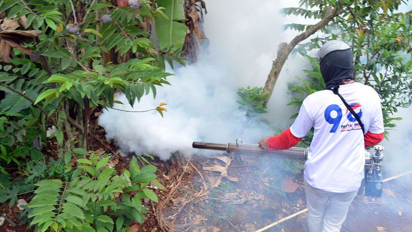 Cegah DBD, Caleg Partai Perindo Dapil Jabar V Fogging Desa Tajurhalang