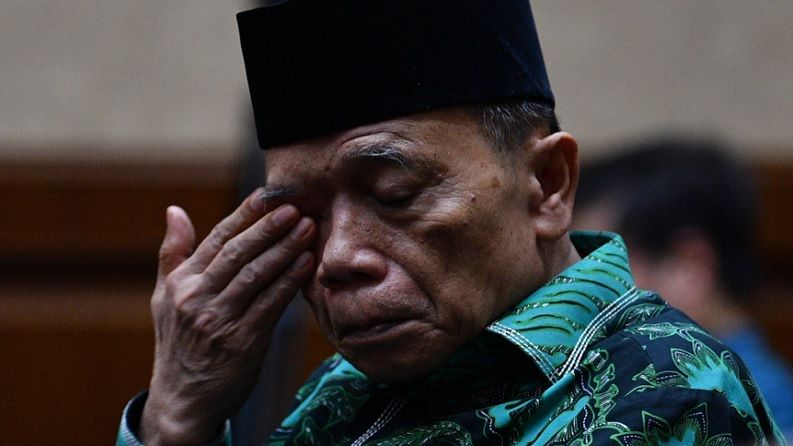 Dituntut 10 Tahun Penjara dan Denda Rp250 Juta, Begini Reaksi Amin Santono - Bagian 1