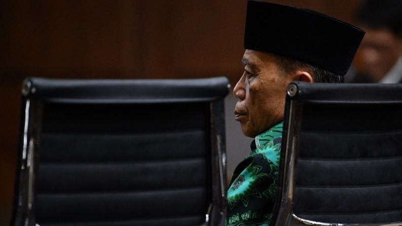Dituntut 10 Tahun Penjara dan Denda Rp250 Juta, Begini Reaksi Amin Santono - Bagian 2