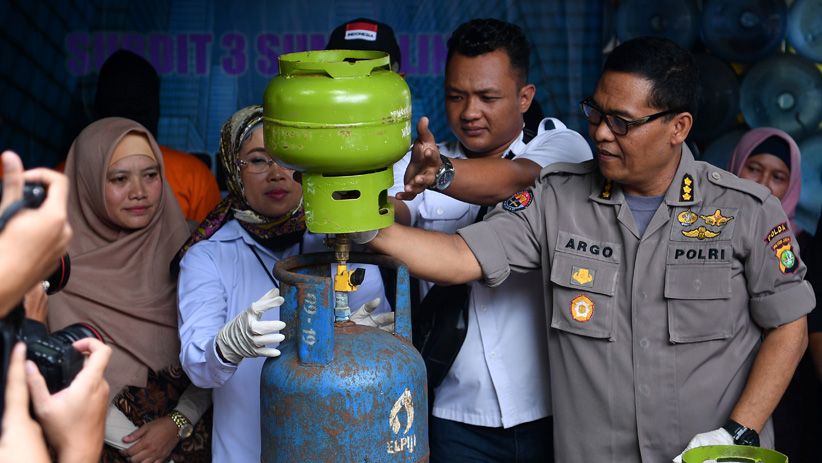 Polda Metro Jaya Ungkap Kasus Tabung Gas 3 Kg dan 12 Kg Oplosan - Bagian 1